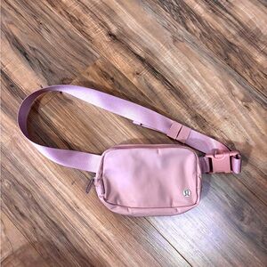 Lululemon everywhere belt bag pink pastel 1L